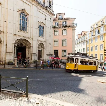 Vibrant Heart Of The 2br Lägenhet Lisboa