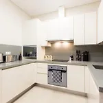 Апартаменти Vibrant Heart Of The 2br *