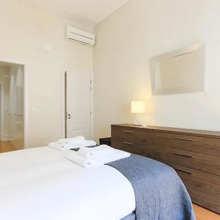 Vibrant Heart Of The 2br Lissabon