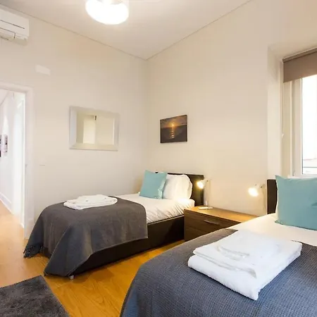 Vibrant Heart Of The 2br Lejlighed