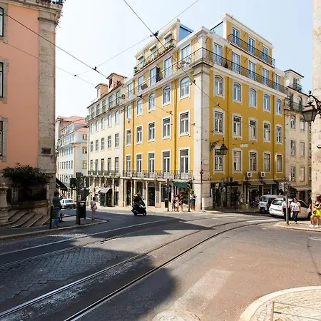 Vibrant Heart Of The 2br *